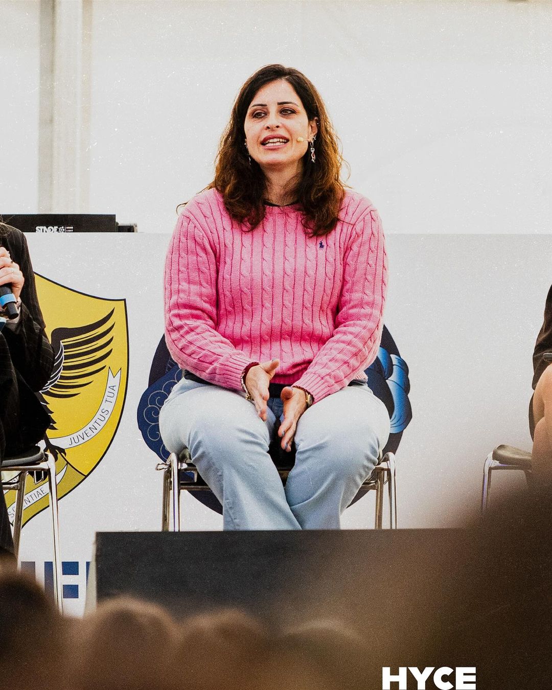 Una relatrice sul palco dell'UnifestivAQ